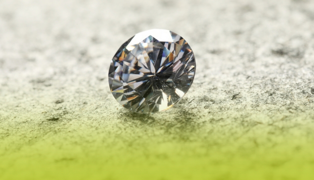 Moissanite vs. Diamond: What's the Difference?