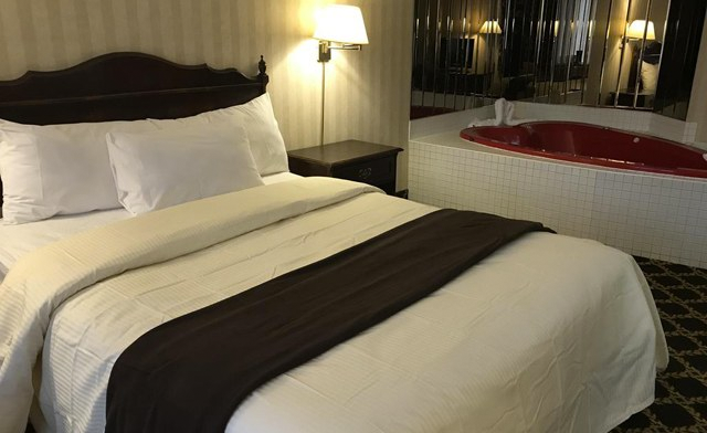 Image of FLASH SALE! One-Night Stay Package with Travelodge Bonaventure in Niagara Falls