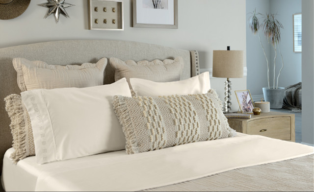 Image of $19 for a 4 Piece 1500 Thread Count Bed Sheet Set with Embroidery in Twin, Double, Queen or King Sizes (a $139 Value)