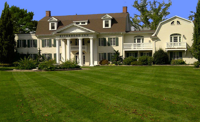 Image of Dreamy Niagara-on-the-Lake Estate Stay with Breakfast, Wine & More!