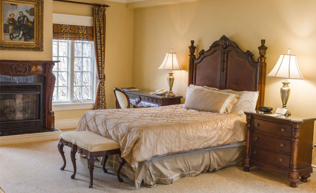 Image of Dreamy Niagara-on-the-Lake Estate Stay with Breakfast, Wine & More!