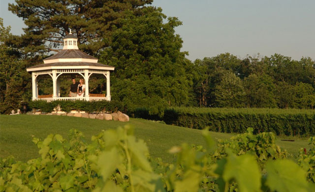 Image of Dreamy Niagara-on-the-Lake Estate Stay with Breakfast, Wine & More!