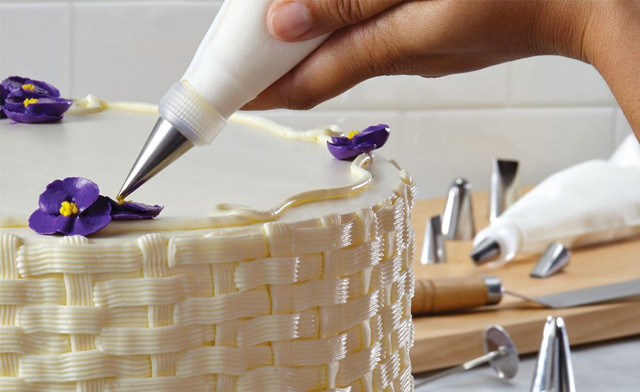 Image of $19.90 for 50 Icing Bags + 24 Icing Tip (a $56.95 Value)