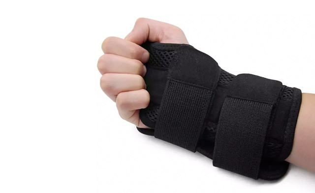 Image of $19.99 for a Carpal Tunnel Wrist Brace - Right Hand (a $35.99 Value)