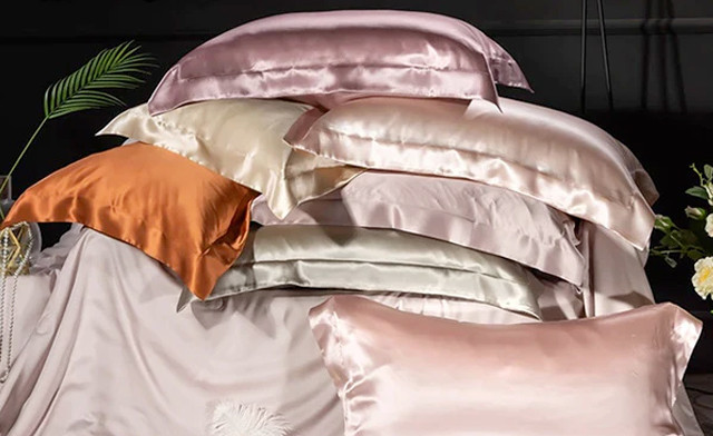 Image of Up to 68% off Double-Sided Mulberry Silk Pillowcases