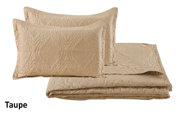 Image of Up to 74% off Pinsonic Solid 3-Piece Quilt Sets 