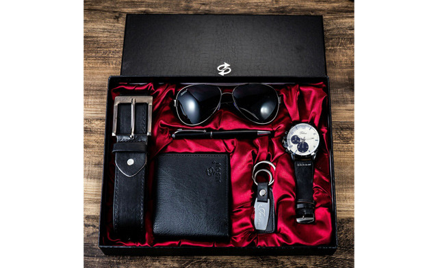 Image of $57.21 for a 6-Piece Men's Gift Set (a $136.79 Value)