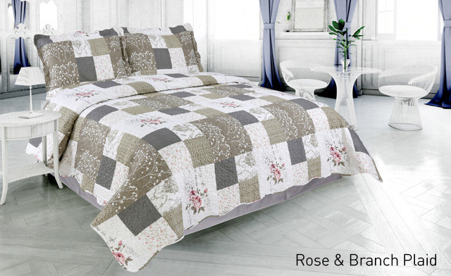 Image of Up to 71% off an Elegant Pinsonic Printed Reversible Quilt Set