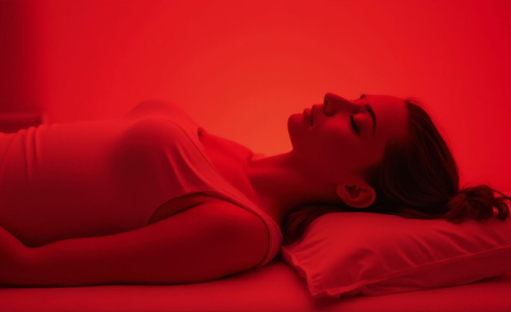 $19 for a 20-Minute Full-Body Red Light Therapy Session at Into The Blu
