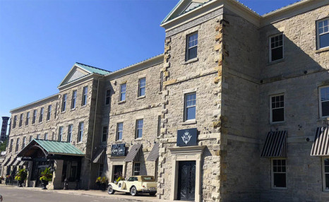 Stone Mill Inn: 1-Night Stay in a Niagara Luxury Inn with Bottle of Wine