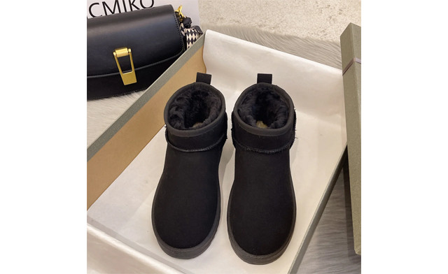 Image of $33.95 for Women's Short Snow Boots (an $84.59 Value)