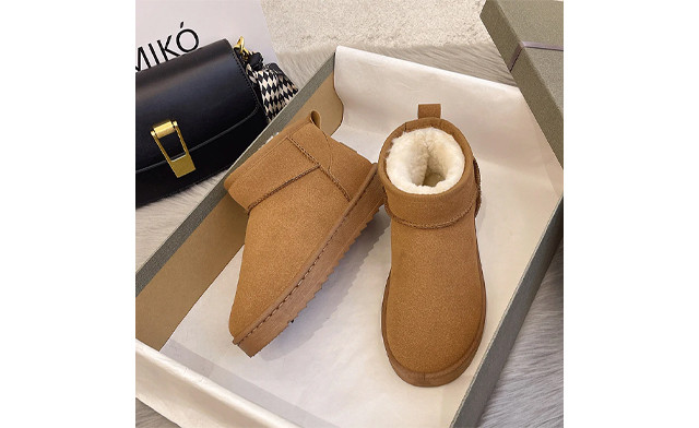 Image of $33.95 for Women's Short Snow Boots (an $84.59 Value)