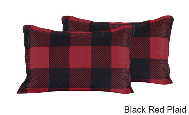 Image of Up to 69% off Pinsonic 3-Piece Quilt Sets Featuring 7 Unique Christmas Designs