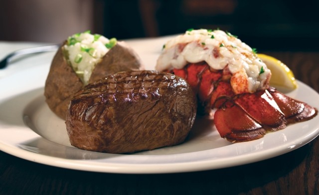 Image of Romantic Couples Getaway and Relaxing Family Fun Packages in Niagara Falls