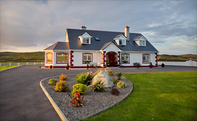 Image of Ireland Castle and B&B Tour Package - Includes Flight, Hotel, Tour, Meals and More!