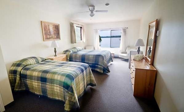 Image of Summer Lakeside Retreat in Muskoka