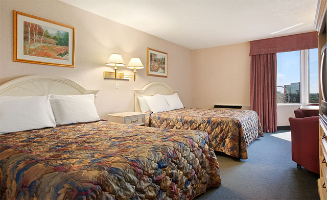 Image of Niagara Hotel Getaway with Guided Wine or Beer Tour