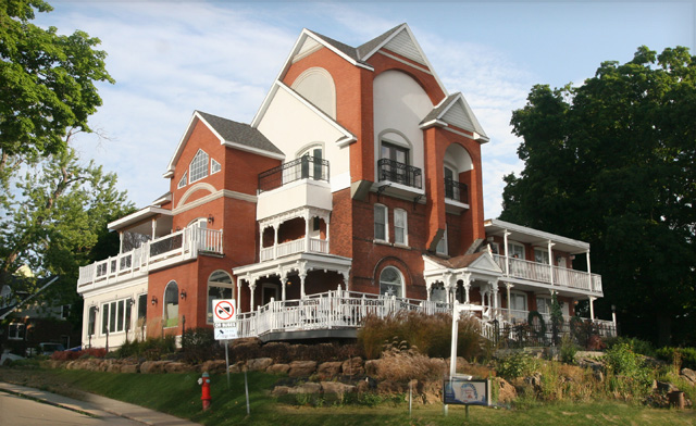 Image of Cozy Bed and Breakfast in Niagara Falls