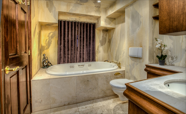 Image of Luxurious Castle Suite Stay in Old Montreal