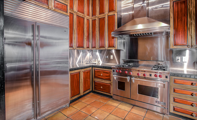 Image of Luxurious Castle & Suite Stay in Old Montreal