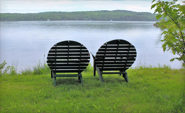 Image of FLASH SALE! Romantic Spring Muskoka Getaway for Two by the Water in Penn Lake 