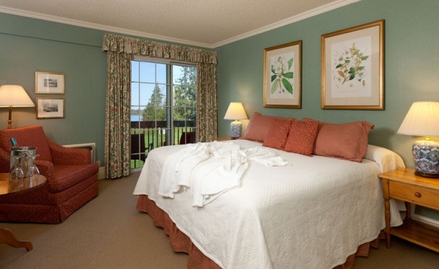 Image of Rustic Elegance at a Lake Simcoe Resort and Spa