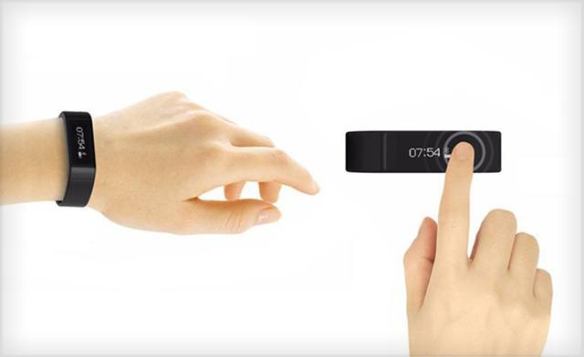 $39 for a Waterproof Activity Tracker with Touchscreen (a $138 Value)