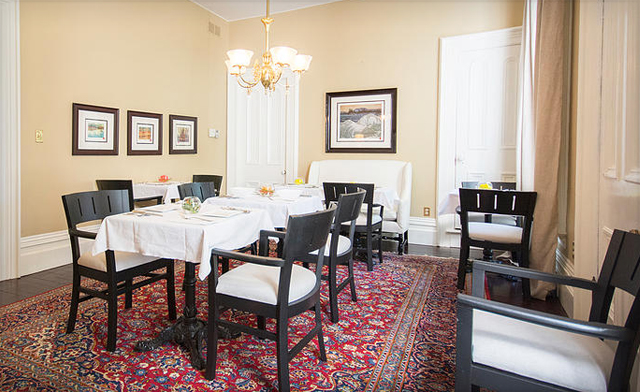 Image of Romantic Niagara-on-the-Lake Heritage Stay